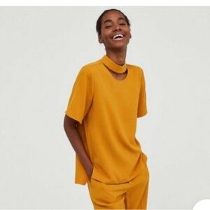 Zara Keyhole Mockneck Button
Blouse Mustard In  Size M New 2311/778